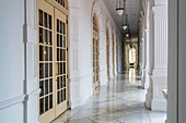 Singapore, Raffles Hotel, Arkaden, Kolonialstil, Architektur, Marmorboden, blank, weiß, Luxushotel, historisch, Singapur