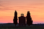 Capella di Vitaleta at sunset, Val d'Orcia Orcia Valley, UNESCO World Heritage Site, Siena Province, Tuscany, Italy, Europe