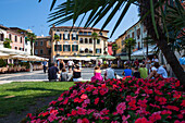 Sirmione, Piazza Giosue Carducci, Gardasee, Provinz Brescia, Region Lombardei, Italien, Europa