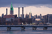 East River, Midtown, Empire State Building, Manhattan, New York, USA