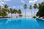 Swimmingpool im Meeru Island Resort, Meerufenfushi, Nord-Male-Atoll, Malediven