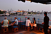 Blick von Bar 342 am Fluß Nam Chao Phraya, Bangkok, Thailand