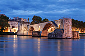 Bridge St. Benezet over Rhone River with Papal Palace, UNESCO World Heritage Site, Avignon, Vaucluse, Provence, Provence-Alpes-Cote d'Azur, Southern France, France, Europe