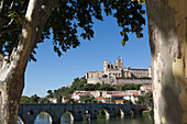 Pont Vieux over the River Orb with St. Nazaire Cathedral in Beziers, Languedoc-Roussillon, France, Europe