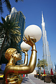 Skuptur vor einem Restaurant am Burj Khalifa, Downtown, Dubai, Vereinigte Arabische Emirate, VAE