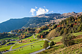 perspective sur les montagnes du valais depuis les pentes de la station de ski de verbier en automne, verbier, canton du valais, suisse