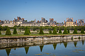 the grand parterre flowerbed, french-style gardens, chateau de fontainebleau national museum, palace and residence of the kings of france from francis i to napoleon iii, fontainebleau, (77) seine et marne, ile de france, france