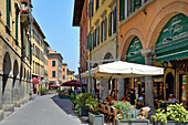 Alfresco restaurants and Porticos covered walkways, Borgo Stretto, Pisa, Tuscany, Italy, Europe