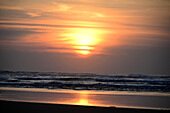 Strand von Odeceixe bei Sonnenuntergang, Costa Vicentina, Algarve, Portugal
