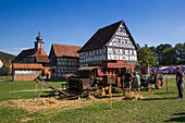 Alte Dreschmaschine beim Museumsfest von Fränkisches Freiluftmuseum Fladungen, Fladungen, Rhön, Bayern, Deutschland