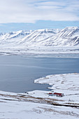Blick auf die Häuser bei Miklavatn, Tröllaskagi respektive Troll-Halbinsel, Island