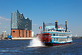 Schaufelraddampfer Louisiana Star, Blick zur Elbphilharmonie, Hamburg, Deutschland
