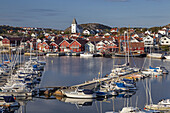 Blick auf den Hafen von Skärhamn auf der Insel Tjörn, Bohuslän, Västra Götalands Län, Südschweden, Schweden, Nordeuropa, Europa