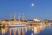 Viermastbark Viking und Opernhaus im Hafen Lilla Bommen, Göteborg, Bohuslän, Västra Götalands län, Südschweden, Schweden, Skandinavien, Nordeuropa, Europa
