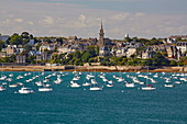 Blick von Saint-Malo zum Seebad Dinard, Dept. Ille-et-Vilaine, Bretagne, Frankreich, Europa