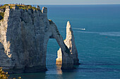 Steilküste von Étretat mit, Falaise d' Aval, Dept. Seine-Maritime, Normandie, Frankreich, Europa