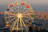 Ferris wheel above the town, Parc de Atraccions, amusement park, Barcelona, Catalunya, Catalonia, Spain, Europe