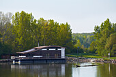 Bei Bratislava , Ferienhäuser und Hausboote am Altdonauarm in Jarovecké rameno , Donau (km1856 - 60) , Slowakei , Europa