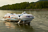 Tragflügelboot (Tragflächenboot) bei Devin , Donau , Slowakei , Europa