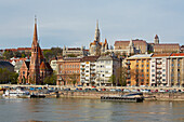 Budapest , Matthiaskirche und Fischerbastei und Reformierte Kirche in Buda , Donau , Ungarn , Europa