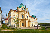 Klosterneuburg with collegiate church , Stift Klosterneuburg , River Danube , Niederösterreich , Lower Austria , Austria , Europe