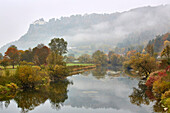 Blick von Hausen i.T. über die Donau auf Burg Werenwag , Schwäbische Alb , Baden-Württemberg, Deutschland , Europa