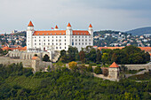 Blick auf die Burg in Bratislava (Pressburg) an der Donau , Slowakei , Europa