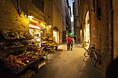 Europe, Italy, Tuscany, Florence, old city, fruit shop.