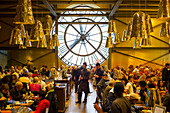 Restaurant und alte Bahnhofsuhr, Museum d'Orsay, Paris, Frankreich