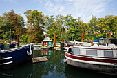 Hausboote auf der Seine, Paris, Île de France, Frankreich