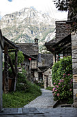 Ates Dorf in den Bergen, Val Verzasca, Tessin, Schweiz