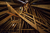 Treppenaufgang im Dachstuhl der Nikolaikirche, UNESCO Hansestadt Stralsund, Mecklenburg-Vorpommern, Deutschland