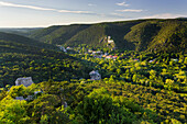 Blick von der Ruine Rauheneck ins Helenental, Wienerwald, Baden bei Wien, Niederösterreich, Österreich