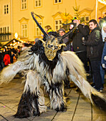 Krampusumzug, Hauptplatz, Baden bei Wien, Niederösterreich, Österreich