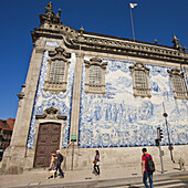 Igreja do Carmo, Carmo Church, 18th century, wall covered in blue and white tile panels, Rua do Carmo, Porto, Portugal, Europe.
