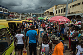 Einheimische auf einem offenen Markt, Sao Tome, Sao Tome und Príncipe, Afrika