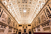 Einer der vielen Räume in der Kathedrale im historischen Zentrum, Sevilla, Andalusien, Provinz Sevilla, Spanien