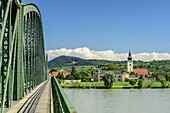 Donaubrücke mit Blick auf Mautern, Krems, Wachau, Donauradweg, UNESCO Weltkulturerbe Wachau, Niederösterreich, Österreich