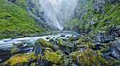 Schlucht unter dem Wasserfall Vöringvossen, Fluss Bjoreio, Hordaland, Norwegen