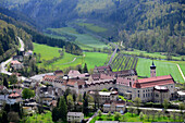 Blick vom Spaltfels auf Kloster Beuron, Oberes Donautal, Baden Württemberg, Deutschland
