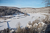 Blick nach Urspring im Winter, Schelklingen bei Blaubeuren, Alb-Donau Kreis, Schwäbische Alb, Baden-Württemberg, Deutschland