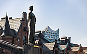 Hamburgs new Elbphilharmonie and old trading houses in Speichercity, modern architecture in Hamburg, Hamburg, north Germany, Germany