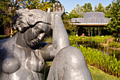 United States, California, Los Angeles, Pasadena, Norton Simon Museum, Aristide Maillol sculpture in the garden and the museum in the background