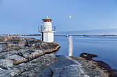 Leuchtturm Hönö Klåva auf Insel Hönö, Bohuslän, Västra Götalands Län, Schärengarten Göteborg, Südschweden, Schweden, Nordeuropa, Europa