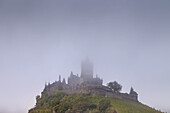 Reichsburg Cochem im Nebel, Eifel, Rheinland-Pfalz, Deutschland, Europa