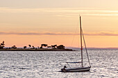 Sonnenaufgang an der Ostsee, Insel Ærø, Schärengarten von Fünen, Dänische Südsee, Süddänemark, Dänemark, Nordeuropa, Europa