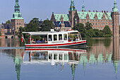 Sightseeing on a boat tour in front of castle Fredriksborg Slot in Hillerød, Island of Zealand, Scandinavia, Denmark, Northern Europe