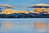 Bergsee und Wolkenstimmung über Brenta, Lago Nero, Adamello-Presanella-Gruppe, Trentino, Italien