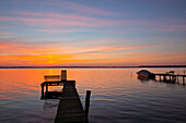 Schweriner See bei Sonnenuntergang, Mecklenburgische Seenplatte, Mecklenburg-Vorpommern, Deutschland