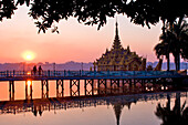 Myanmar (Burma), Mandalay Division, Mandalay, lake Kan daw Gwi, restaurant pagoda Pyi Gimom
